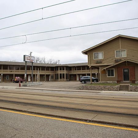 Snelling Motor Inn Mendota Exterior photo